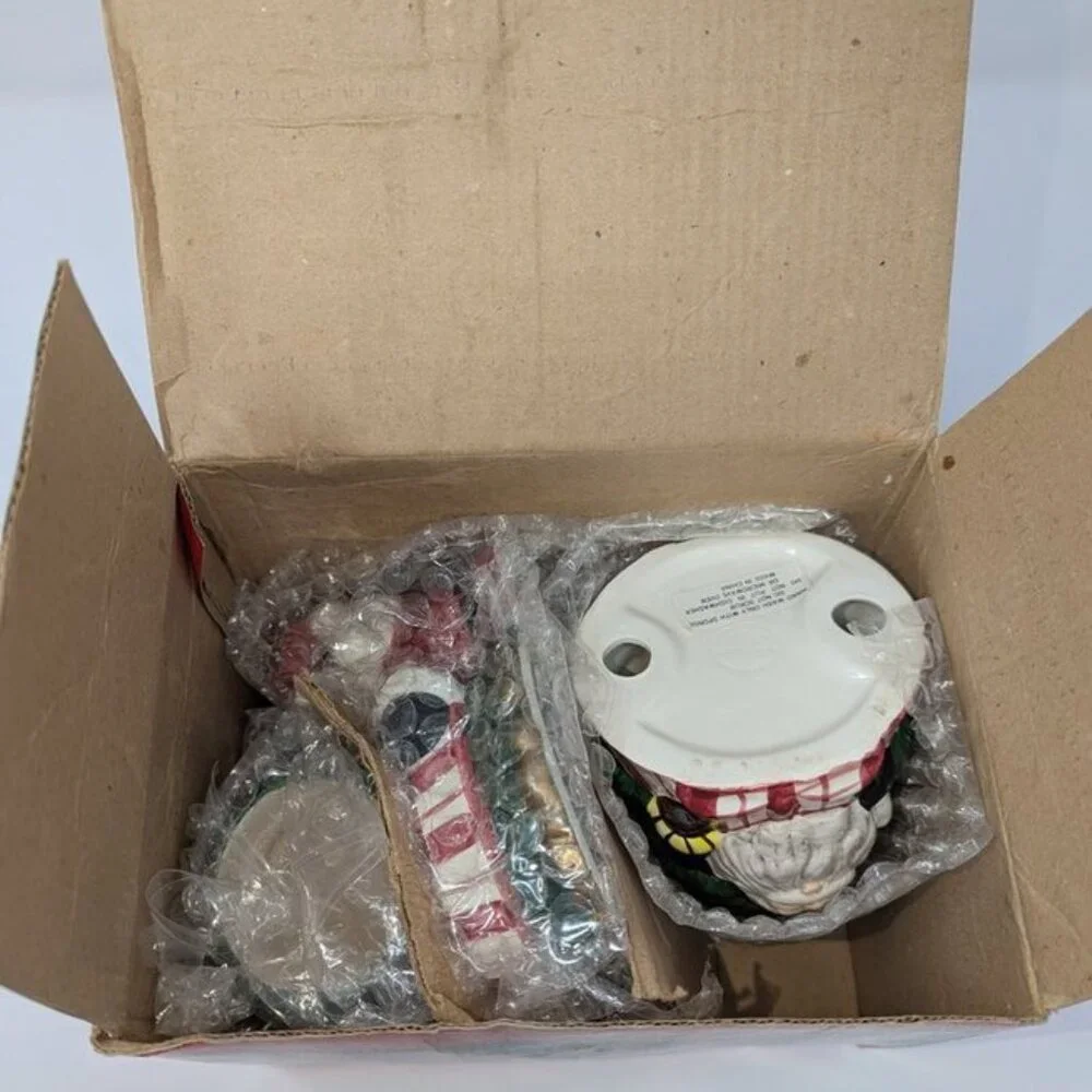 NEW VTG World Bazaars Hand Painted Santa With Lantern 3 piece Ceramic Bath Set